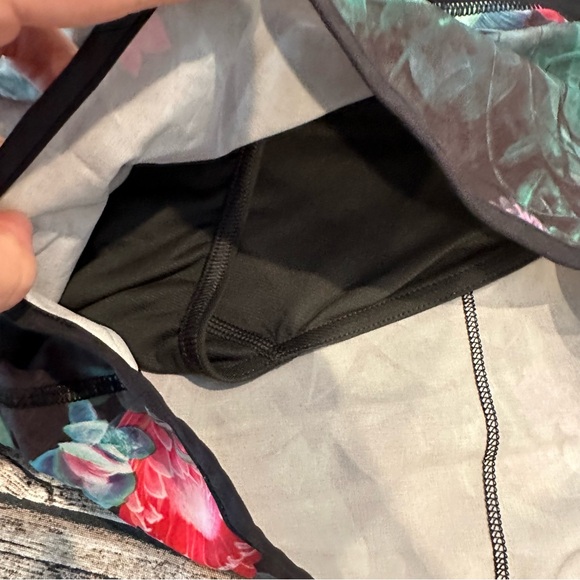 Lululemon Speed Short in Black With Floral Pattern; Size 4 - Picture 6 of 10